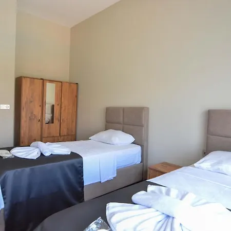 Mykonut Erna 페티예