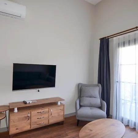 Mykonut Erna Aparthotel *