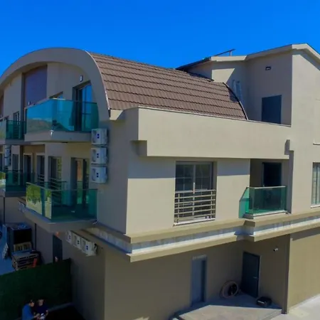 Mykonut Erna Apartmanhotel 4*