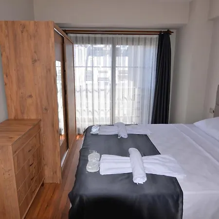 Mykonut Erna Apartmanhotel