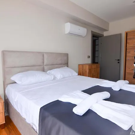 Mykonut Erna Apartmanhotel 4*