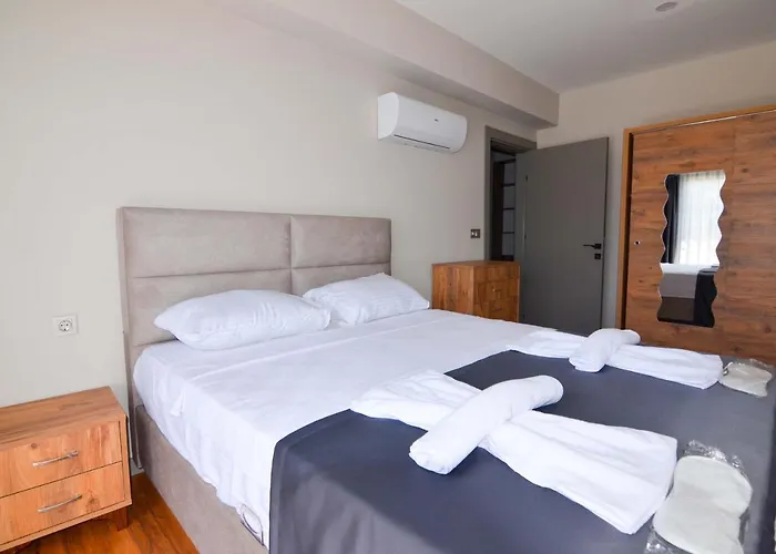 Mykonut Erna Apartahotel 4*